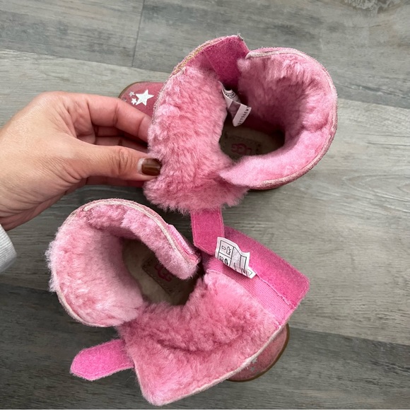 UGG | Girls Pink Keelan Stars Boots - Picture 5 of 11